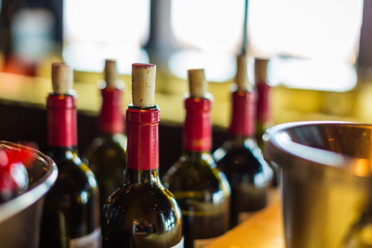 Cat timp rezista vinul proaspat intr-o sticla desfacuta?